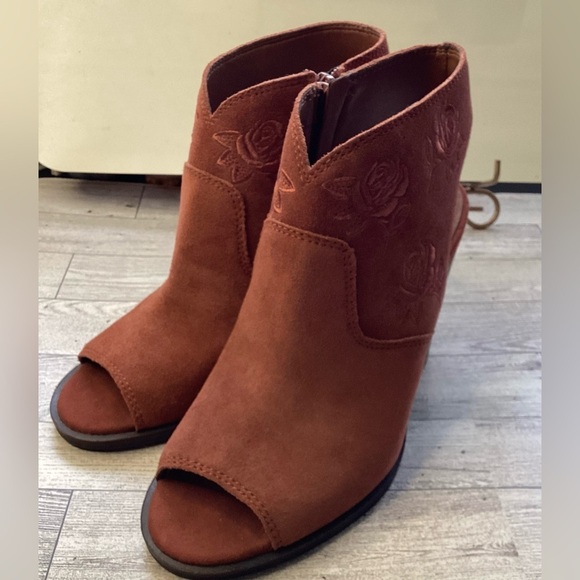 Lucky Brand Women's Toffee Tan Oiled Suede Listana Booties Sandals Heels 7.5M - Picture 14 of 14